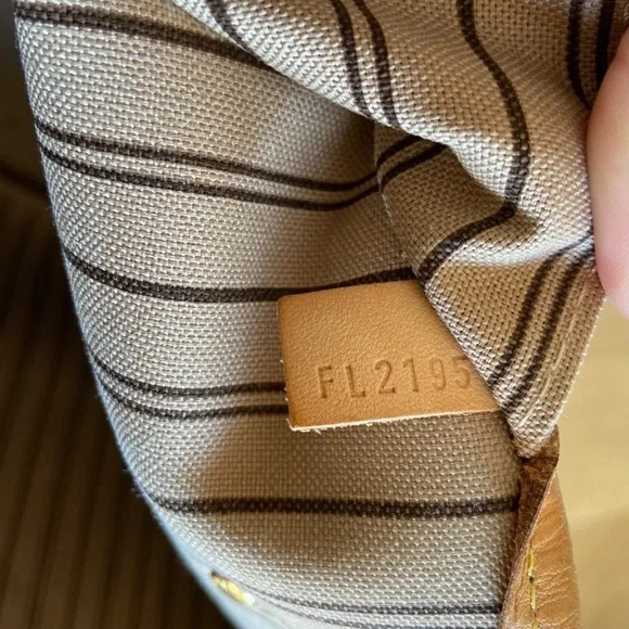 Louis Vuitton Neverfull GM - Picture 15 of 15